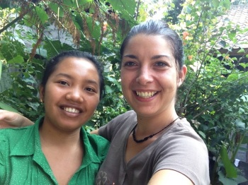 Lucie et Tiwi à la Keliki Painting School